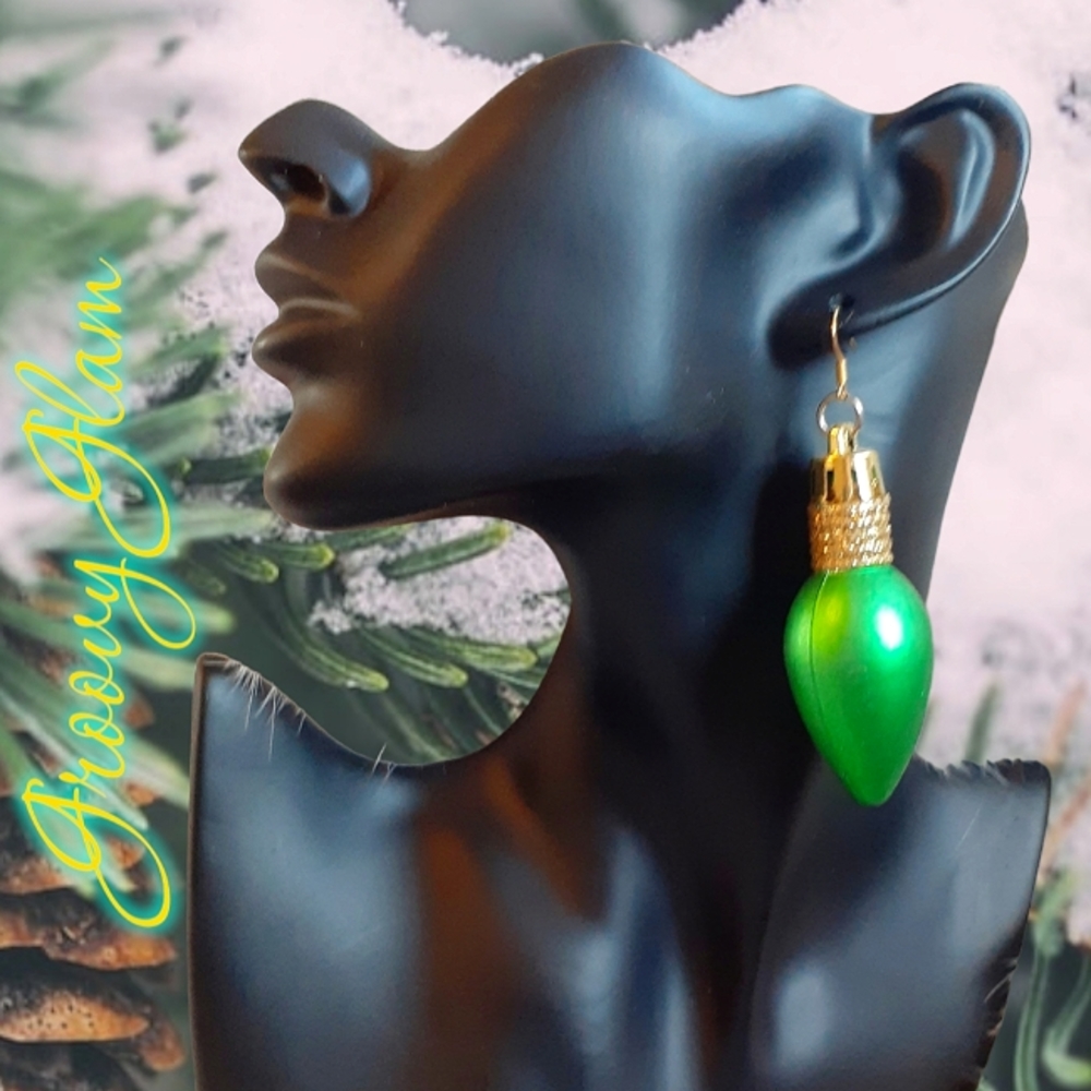 GROOVY GLAM Green Mini Christmas Light Bulb Earrings